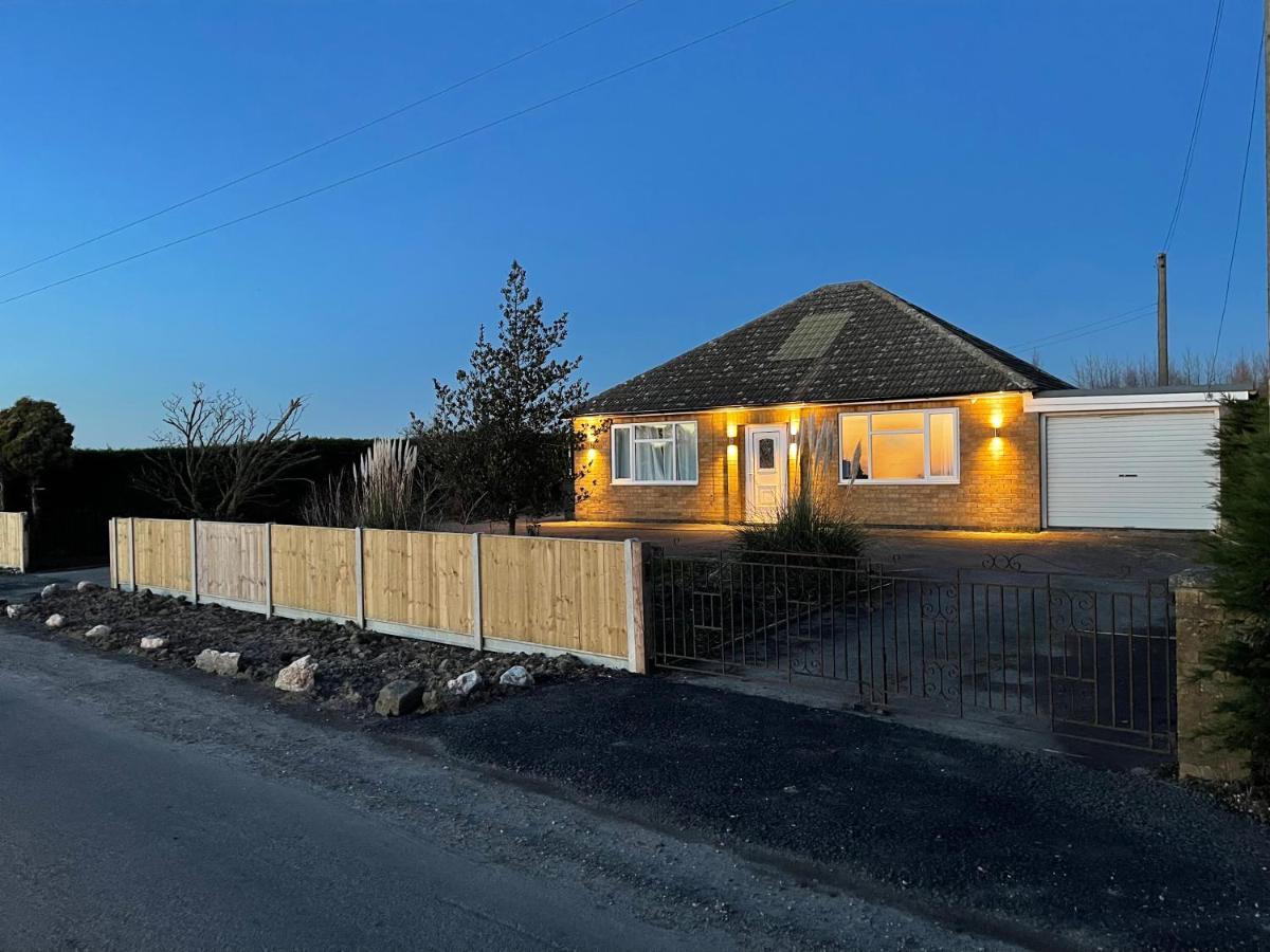 2 Bedroom Detached Bungalow With Hot Tub And Secure Garden And Parking - Pet Friendly On 7 Acres Of Land 보스턴 외부 사진